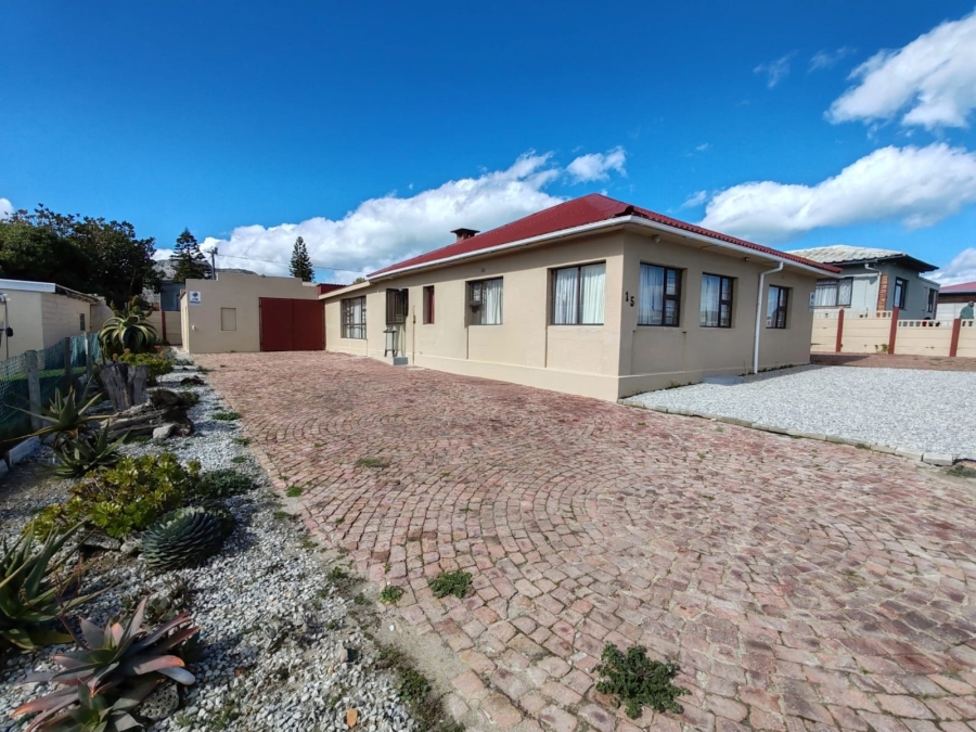 4 Bedroom Property for Sale in Gansbaai Central Western Cape